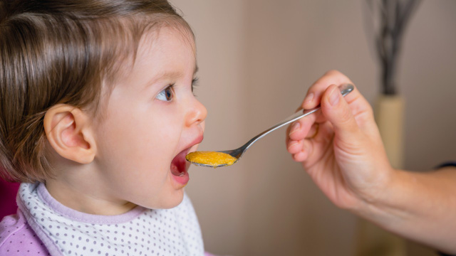 Descobri uma receita de sobremesa rápida e saudável que meu bebê adora (e eu também!)