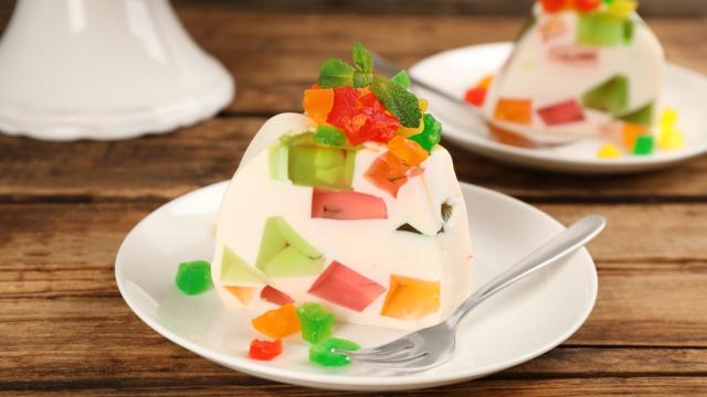 Dia das Crianças: todo ano a minha filha pede para fazer essa receita de gelatina colorida, ainda bem que é fácil e rápida