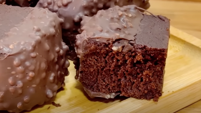 "Isso aqui é a fatia da felicidade": doce de chocolate misturou tá pronto e nem vai ao forno, a receita mais fácil e gostosa do mundo