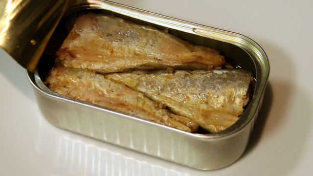 Nutricionistas espanhóis concordam: "Consumir sardinhas enlatadas 2 ou 3 vezes por semana é recomendado para uma dieta saudável, além de ser uma opção prática para quando você não tiver tempo para cozinhar."
