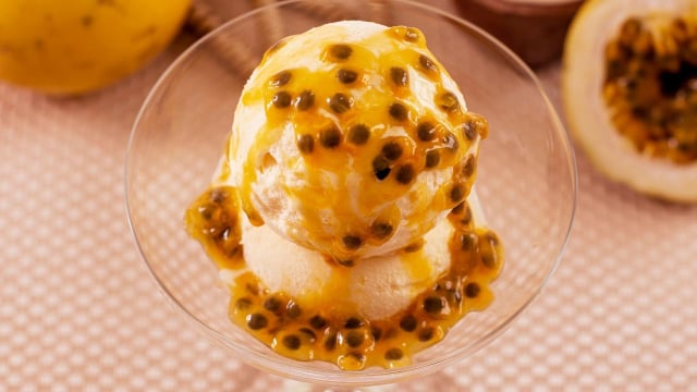 O sorvete de maracujá vai se tornar o seu favorito durante os dias quentes (Créditos: Shutterstock)