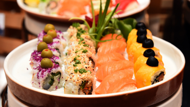 Encontraram pegadas de rato na cozinha de um restaurante de sushi popular: quando chegaram ao armazém, a situação era completamente insana