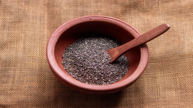 Combinação equilibrada de aveia e oleaginosas para uma refeição nutritiva e protetora do organismo. (Foto: Shutterstock)