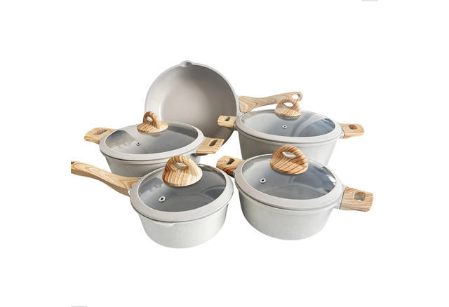O jogo de panelas com acabamento amadeirado traz sofisticação e praticidade para o dia a dia (Divulgação: Mercado Livre).