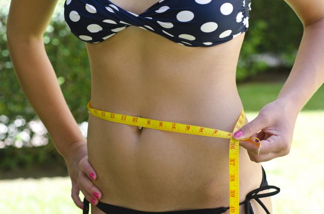 Quer perder a barriga até o verão? Então você precisa tirar esses 5 alimentos do seu cardápio agora!