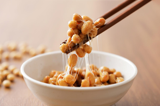 O alimento fermentado com muita proteína que os japoneses comem todos os dias no café da manhã e eu incluí no meu desjejum