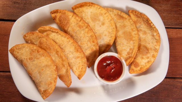 Pastel na airfryer fica mesmo crocante? O detalhe na massa dessa receita do TudoGostoso faz diferença