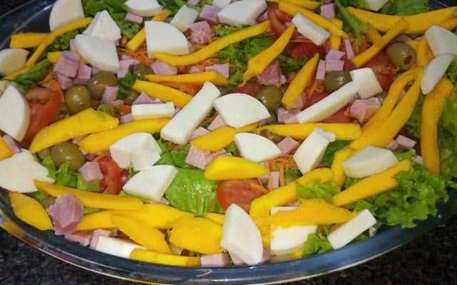 Refresque-se com a salada tropical (Créditos: TudoGostoso/Fran Weider)