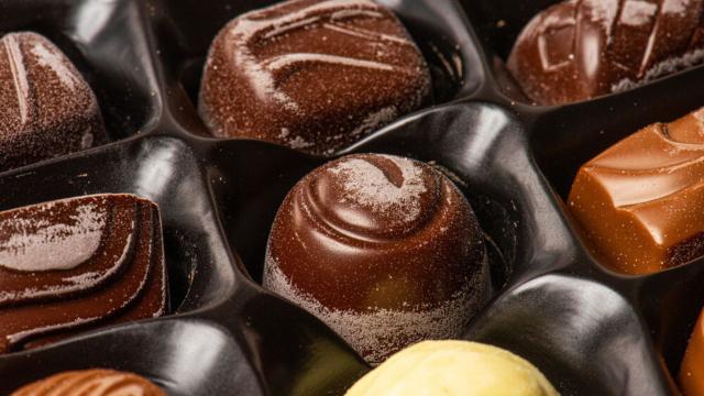 Por que os chocolates ficam esbranquiçados? Pode comer ou faz mal à saúde?