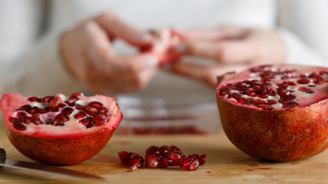 A romã é rica em antioxidantes e pode ajudar na saúde da próstata.(créditos: Shutterstock)