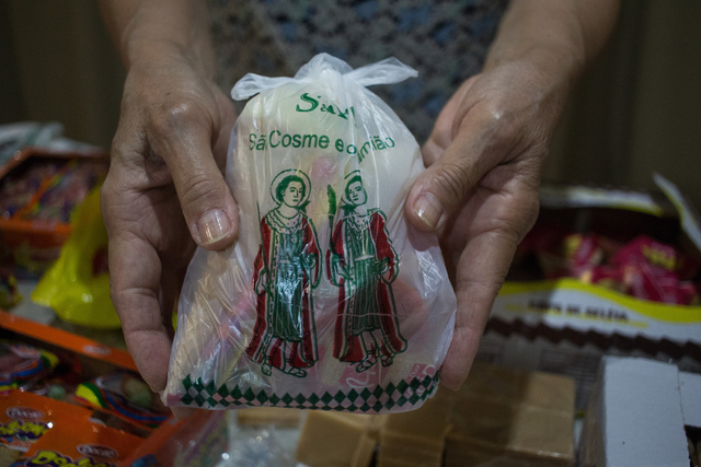 Você sabe como surgiu o saquinho de doces de São Cosme e Damião? Entenda a história!
