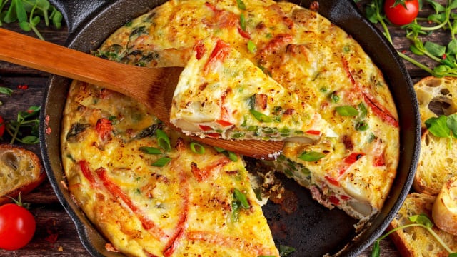 Omelete fofinha e alta de forno, uma receita simples com dica importante da vovó: "Tudo depende das proporções"