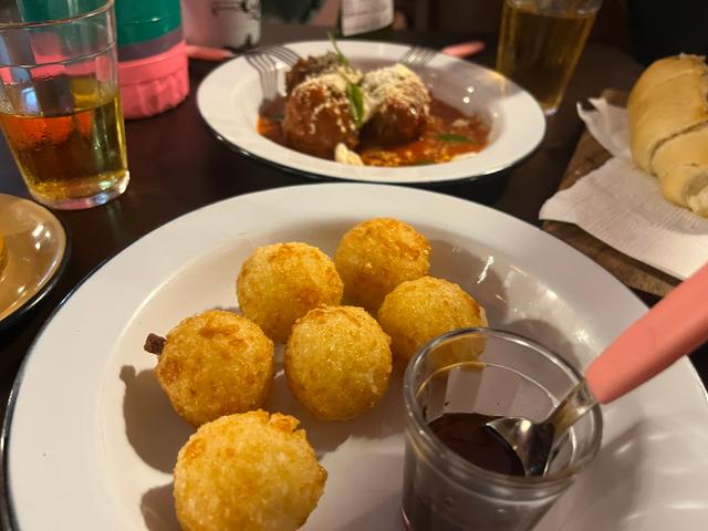 Pão de queijo é o prato mais vendido do Suru Bar. (Foto: TudoGostoso)