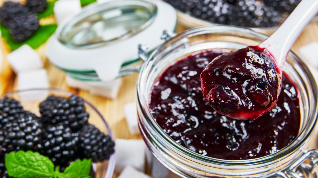 Agora eu só tomo café da manhã com essa geleia de amora deliciosa: combina com qualquer coisa!