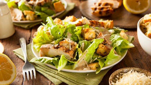 Essa salada é incrível! (Créditos: Canva)