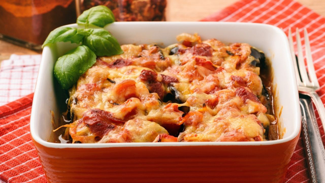 A carne moída com berinjela gratinada é uma opção prática para a rotina! (Créditos: Shutterstock)
