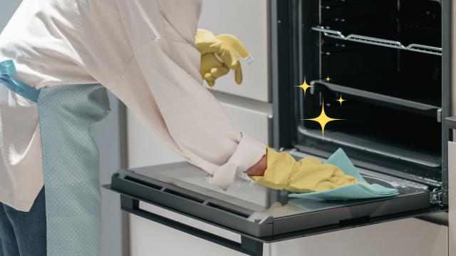 Nem bicarbonato, nem vinagre: substância muito usada na indústria alimentícia é a melhor solução para limpar o interior do forno para ele volte a brilhar