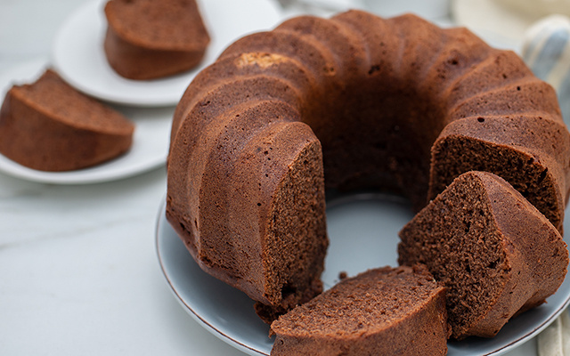 Já fiz esse bolo 12 vezes e ainda me surpreendo em como pode ser tão fofinho e fácil de fazer