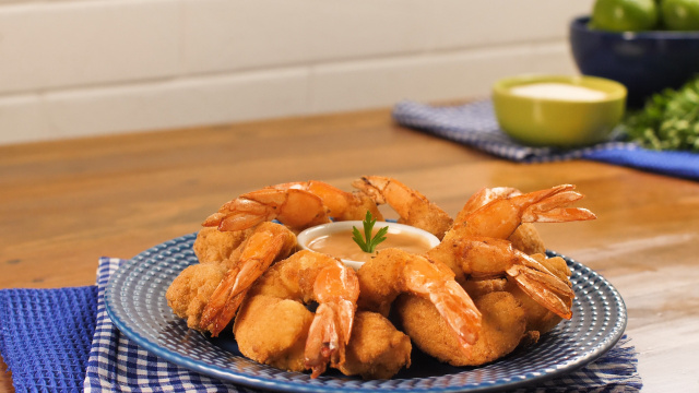 O camarão empanado é o aperitivo perfeito para qualquer evento (Créditos: TudoGostoso)