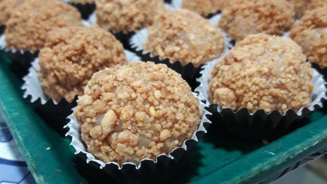 Nessa receita o brigadeiro ganha o sabor do arraiá junto com a paçoca (Créditos: TudoGostoso/Giovanna Conrado)