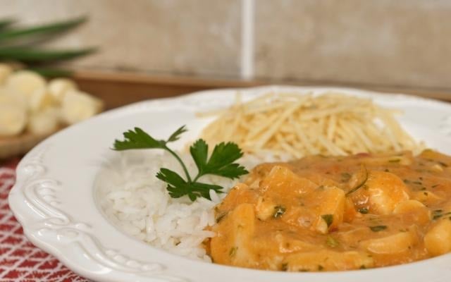 Estrogonofe vegano substitui o leite e a carne (Créditos: TudoGostoso)