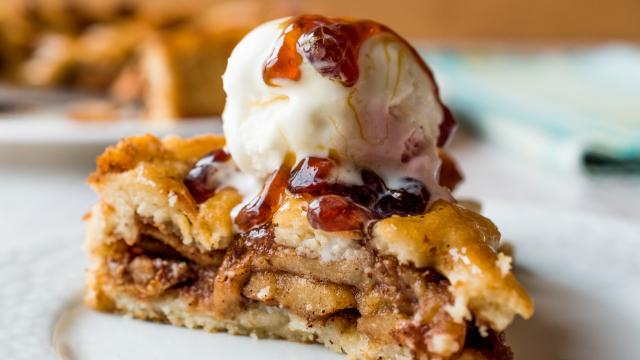 Torta de maça estilo americano: sirvo com sorvete de creme para as crianças e elas amam