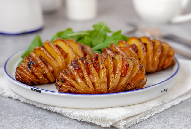 Como fazer batata Hasselback: pronúncia do nome pode ser difícil, mas a receita é tão fácil que você vai querer preparar toda semana