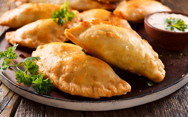 Pastel sem óleo, nem sujeira: a receita fácil de forno que vai salvar seu lanche da tarde