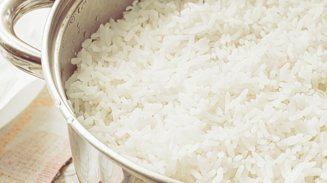 Muitos brasileiros acreditam que sabem fazer o arroz perfeito, mas a maioria esquece de adicionar esse ingrediente que faz toda a diferença
