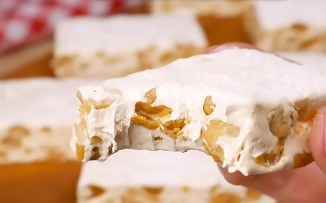 Nunca mais comprei depois que aprendi a fazer torrone caseiro: com apenas 5 ingredientes, dá até para vender!