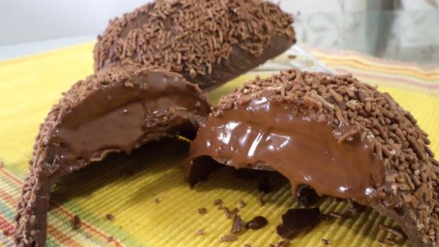 Ovo de Páscoa recheado de brigadeiro. (créditos: TudoGostoso)