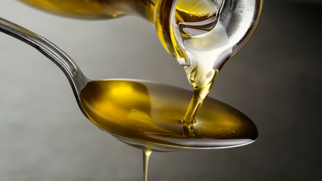 Adicione o azeite em sua alimentação! (Créditos: Canva)