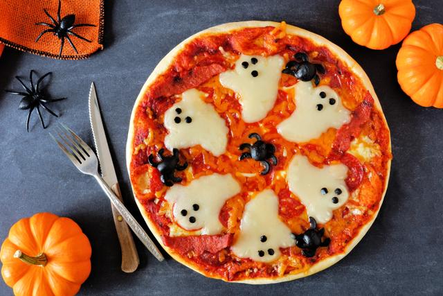 Pizza de fantasmas para o Halloween (Créditos: Shutterstock) 