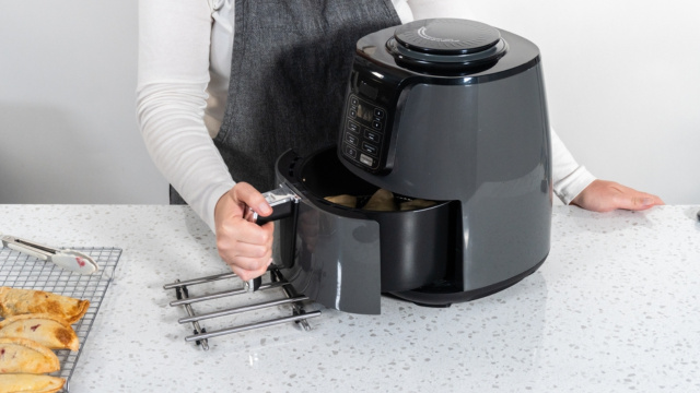 Quer uma airfryer nova? Modelo da Philco esta com 38% de desconto