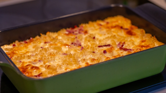 Macarrão de forno cremoso com calabresa, a receita da minha mãe é imbatível, sempre fica boa