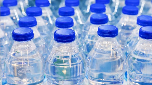 Quanto tempo dura a água engarrafada? Meses ou anos? Essa é uma informação essencial que todos deveriam saber