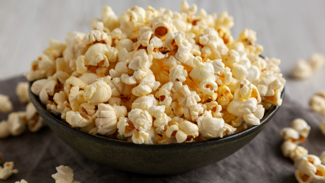 Não é a manteiga: o truque para deixar a pipoca igual a de cinema