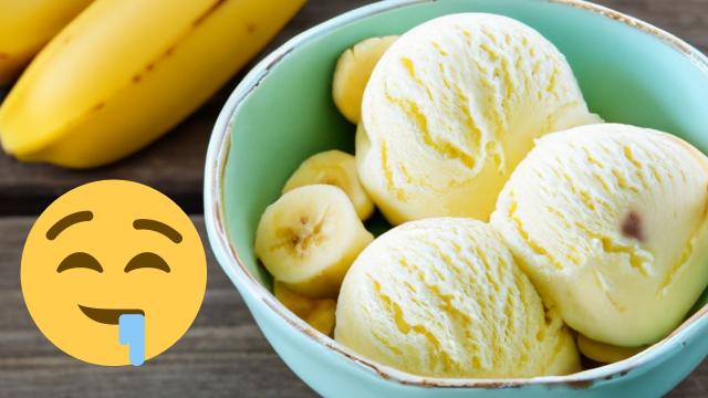 Sorvete de banana caseiro maravilhoso: não esqueça de usar a fruta bem madura pra receita dar certo!