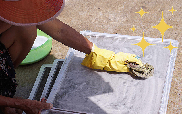 Sou especialista em limpeza e este é o truque simples que uso para limpar mosquiteiros sem esforço