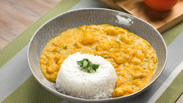 Minha filha não gosta de camarão e me pediu para fazer esse bobó de frango: receita cremosa e fácil me impressionou