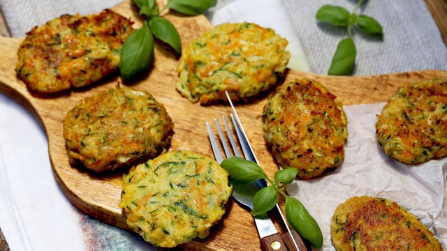 Sem farinha de trigo, com farinha de aveia: bolinho de batata, cenoura e abobrinha é a receita saudável leve e nutritiva para o lanche das crianças