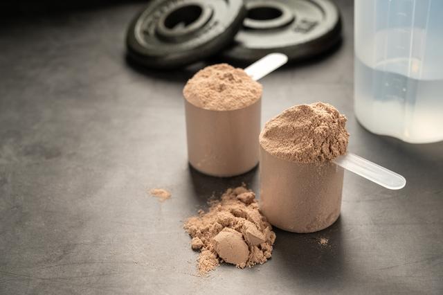 Como escolher o melhor whey protein ? Nutricionista explica a diferença entre os tipos e qual tomar