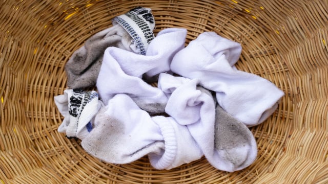 Pequenos ajustes na lavagem evitam o acinzentado que incomoda tanto. (Foto: Shutterstock)