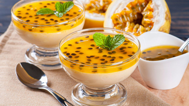 Refrescante e saboroso, o mousse de maracujá leva pouquíssimos ingredientes (Créditos: TudoGostoso)