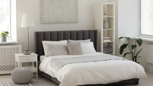 Adeus às camas box: esta é a nova tendência mais confortável e elegante que está dominando os quartos