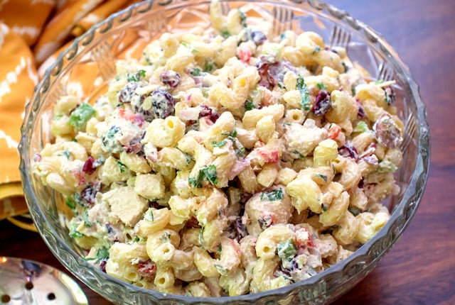 Macarronese com frango é o prato que deixa a família toda querendo bis! Veja receita deliciosa