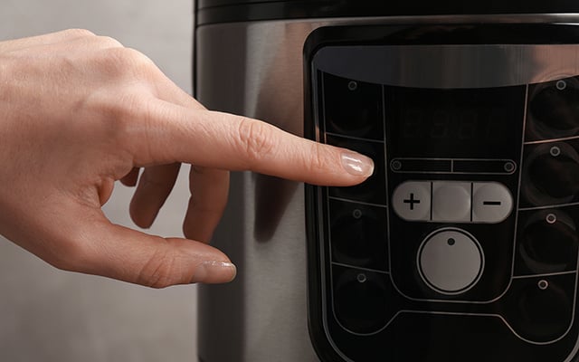 Panela de pressão elétrica pode explodir ou é realmente mais segura?