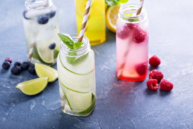 Receitas de água saborizada para se refrescar nos dias de calor