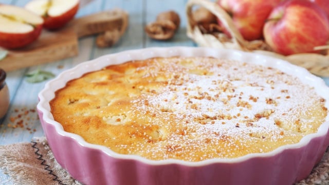 Bolo de maçã: uma receita fofa e úmida, sem farinha nem açúcar, com apenas 5 ingredientes