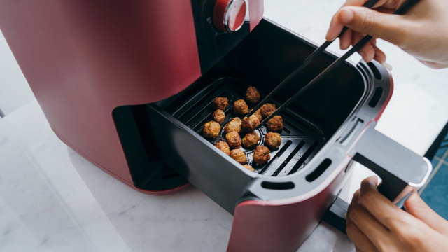 Promoção imperdível: Air Fryer vermelha WAP 4L com 55%OFF e cupom extra